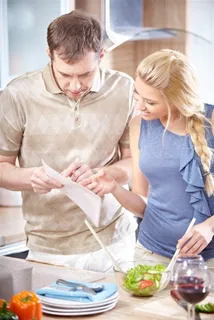 一起做饭幸福情侣图片