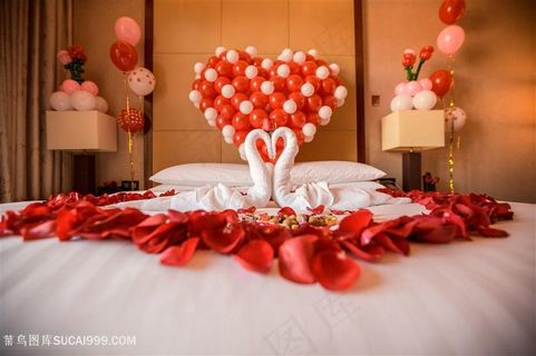 婚房红色喜庆背景气球爱心玫瑰花瓣天鹅 婚房红色喜庆背景气球爱心玫瑰花瓣天鹅