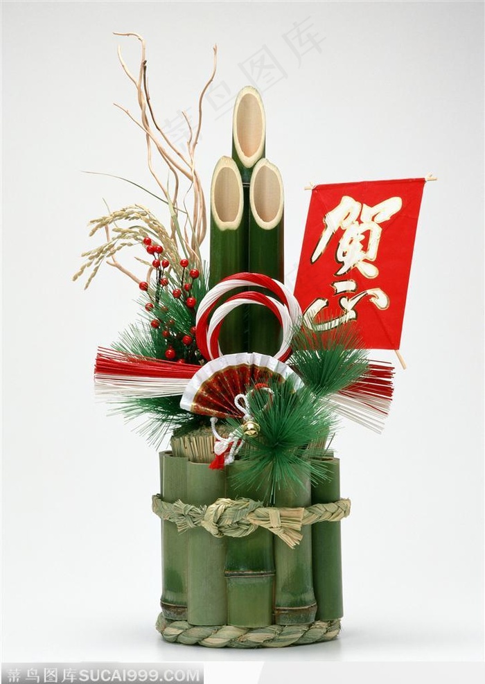 竹子与松叶插成的盆饰