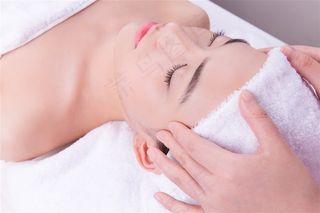 SPA头部按摩特写