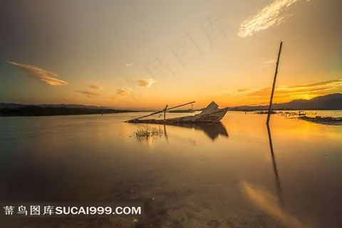 湖泊上的小船美景素材