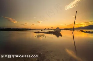 湖泊上的小船美景素材