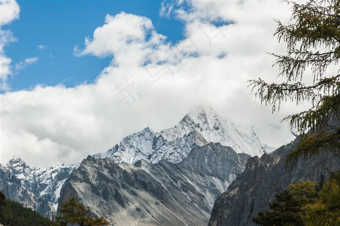 稻城亚丁雪山夏诺多吉