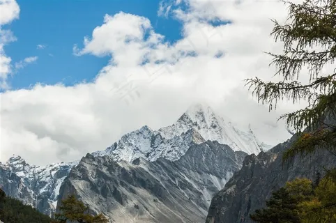 稻城亚丁雪山夏诺多吉 稻城亚丁雪山夏诺多吉
