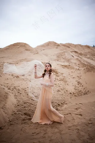 唯美雪纺婚纱美女图片