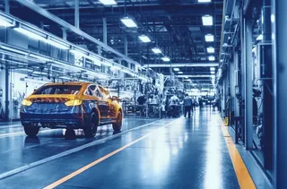 汽车装配厂汽车工厂生产线工人工作摄影图