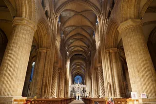 大柱子的国外教堂