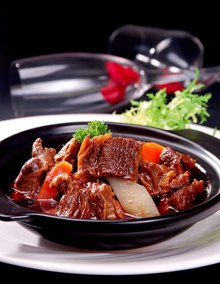 石锅煲类火锅川菜特色菜萝卜焖牛腩