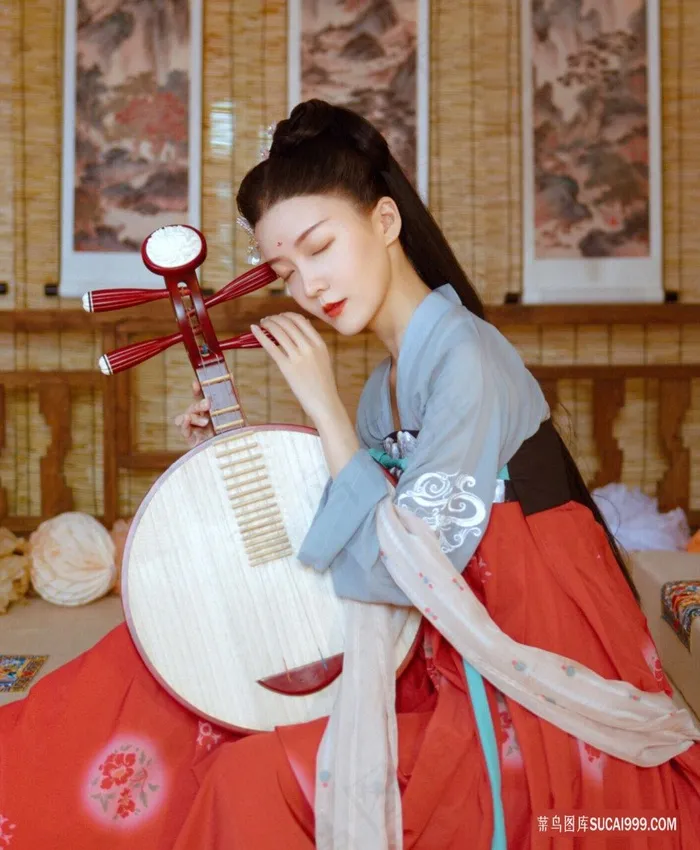 抚琴的古装美女图片