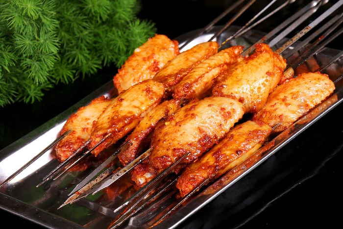 烧烤美食烤肉街边小吃油炸烤鸡中翼