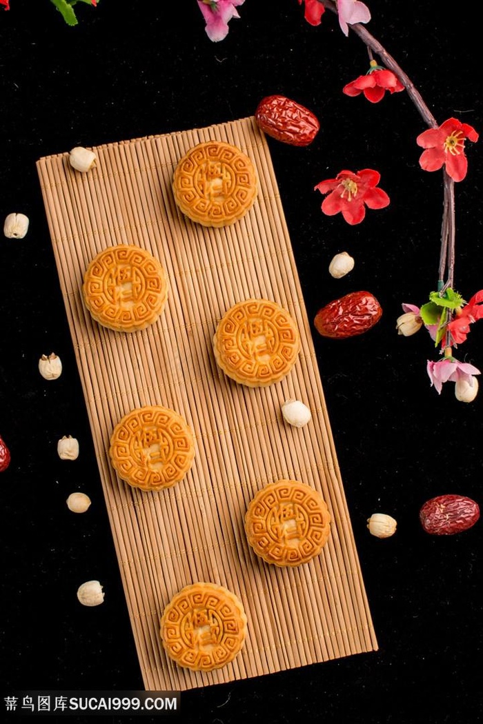 黑背景上中国风的中秋月饼图片