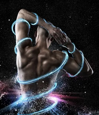 满身肌肉的健美运动员围绕的蓝色动感光效高清图片