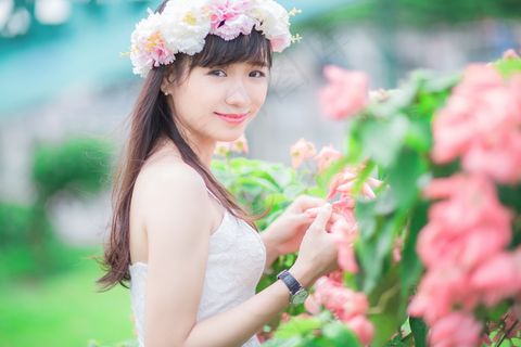 小清新花冠美女图片