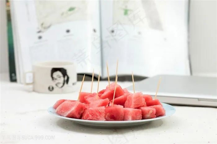 唯美新鲜的素食水果西瓜