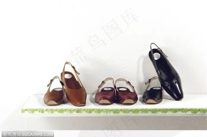 时尚用品-褐色的皮鞋