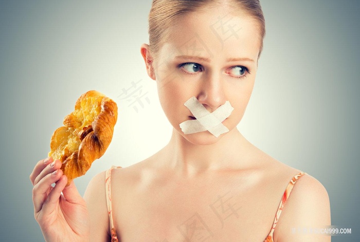 拒绝美食诱惑的美女美容健身图片