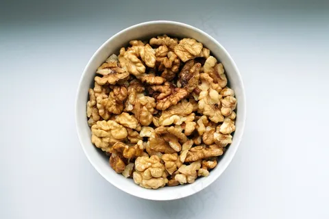 一碗剥开的核桃图片 一碗剥开的核桃图片