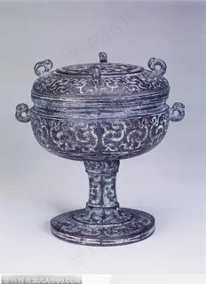 传统工艺品-翔云花纹的酒杯