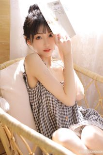 超可爱清纯漂亮美女居家生活照图片