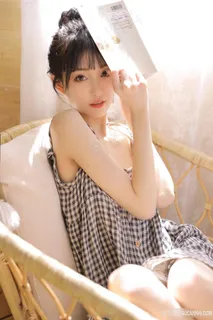 超可爱清纯漂亮美女居家生活照图片