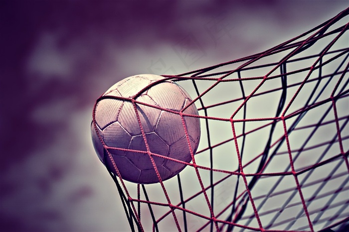 打进球门的足球高清图片素材