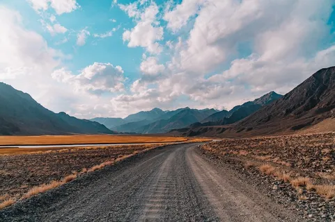 天空下高原公路景观图片 天空下高原公路景观图片