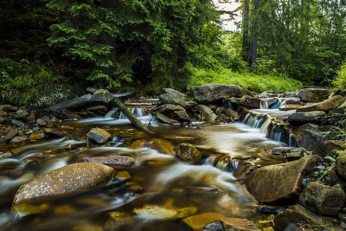 山水河流风景