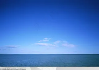 美丽天空-蓝天下平静的海面