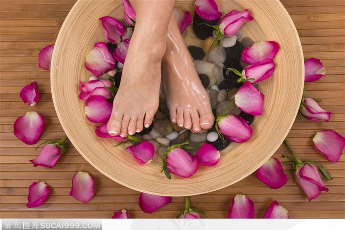 玫瑰花瓣与足部保养
