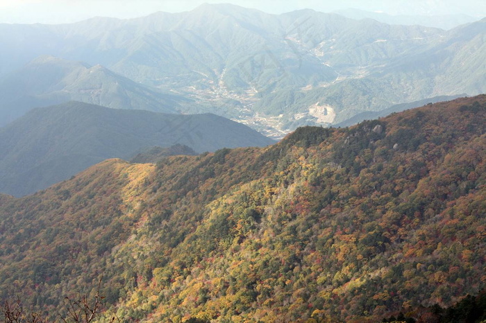 多山山脉图片