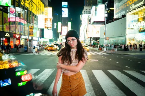 欧美夜景街拍女生图片 欧美夜景街拍女生图片