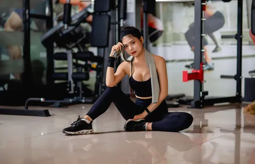 **美女运动大胸性感照图片