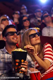 看电影吃爆米花的情侣高清图片 看电影吃爆米花的情侣高清图片