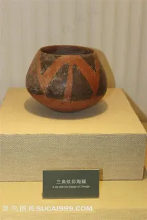 半坡博物馆馆藏三角纹彩陶罐文物