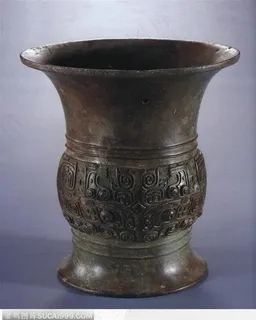 雕刻有凤凰花纹的倾听罐