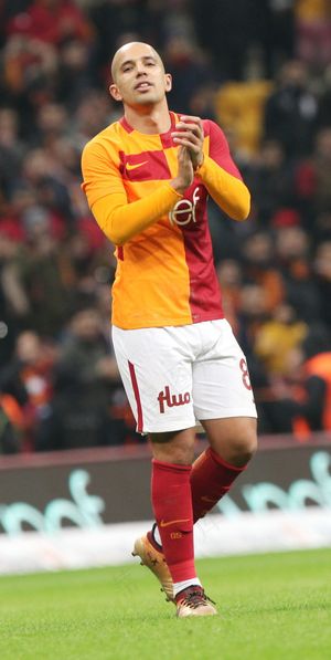 足球运动员正面图片