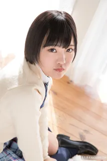 超可爱日本短发美女高清写真图片