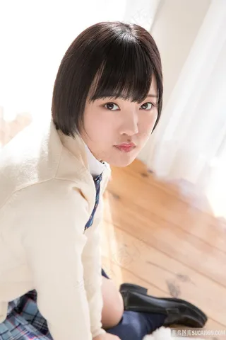 超可爱日本短发美女高清写真图片