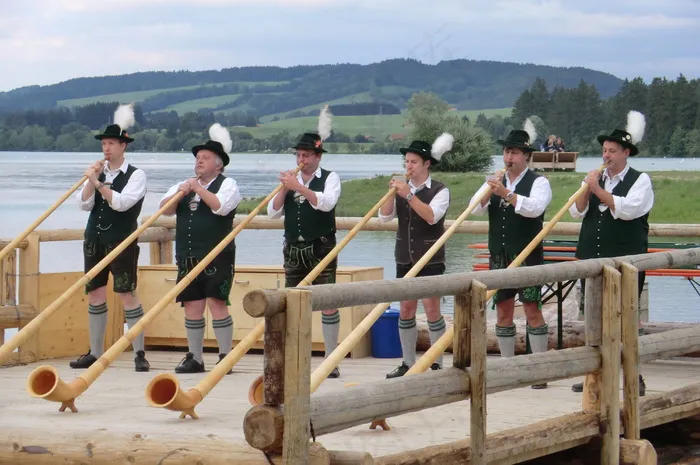 吹大长号图片 吹大长号图片