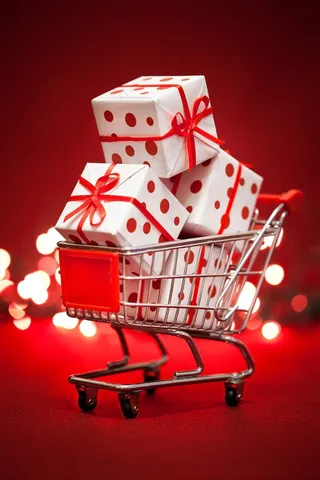 圣诞节礼物与购物车图片