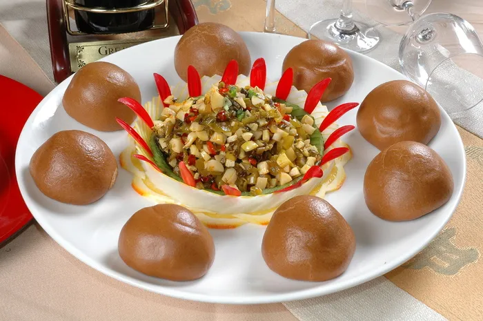  窝窝头酸菜小笋 