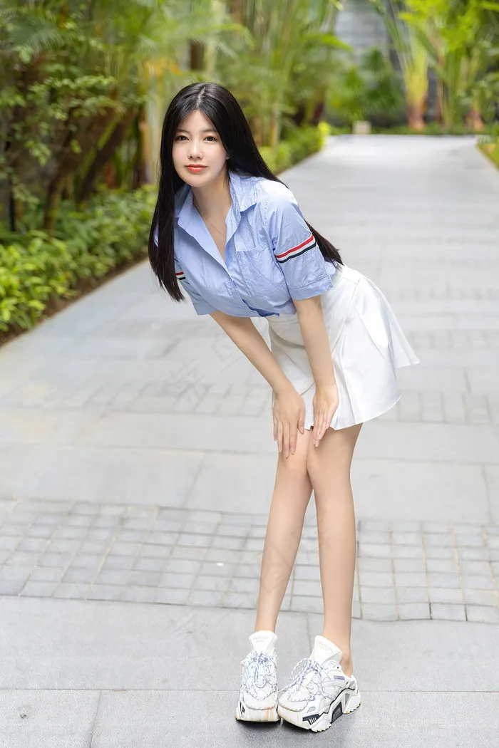 唯美清纯美女娜露白色小短裙美女街拍写真套图