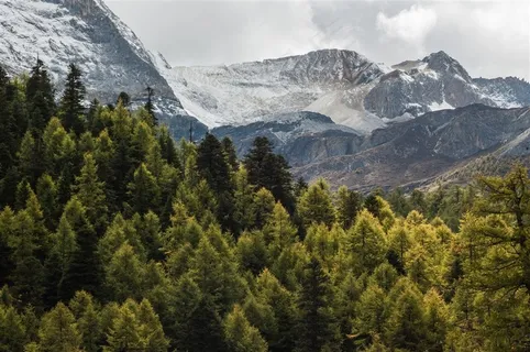 稻城亚丁雪山风光 稻城亚丁雪山风光