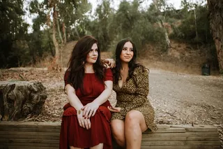 欧美熟女闺蜜图片