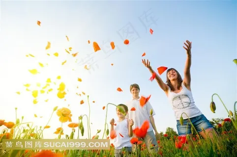 花丛中撒花瓣的美女图片素材