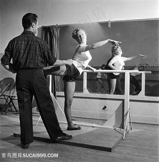 玛丽莲梦露练习舞蹈黑白装饰画