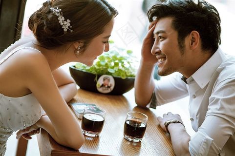 青春恋人快乐高清图