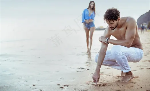 国外情侣海边激情写真高清图片