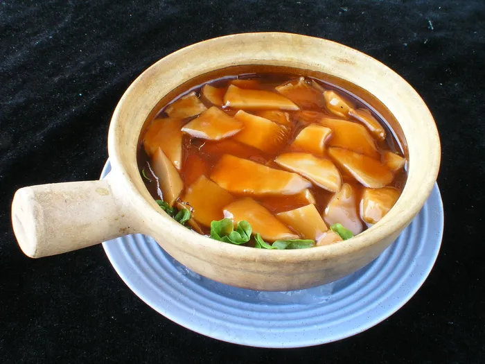 粤菜1650灵菇鲍汁煲