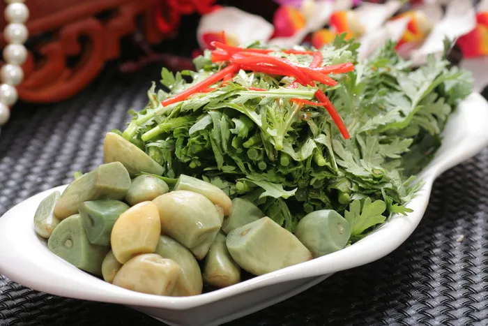 腊八蒜拌茼蒿 (2)